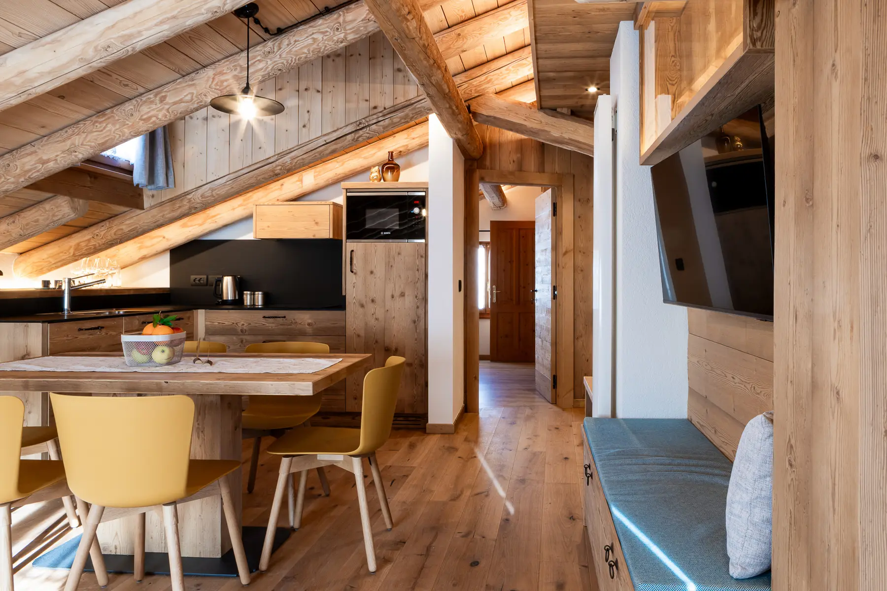 Interni in legno di Alpine Mood Apartments